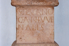 Ara romana dedicada al Dios Silvano