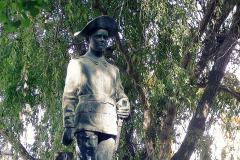 Monumento a Gregorio Catalán, héroe del Sitio de Baler.